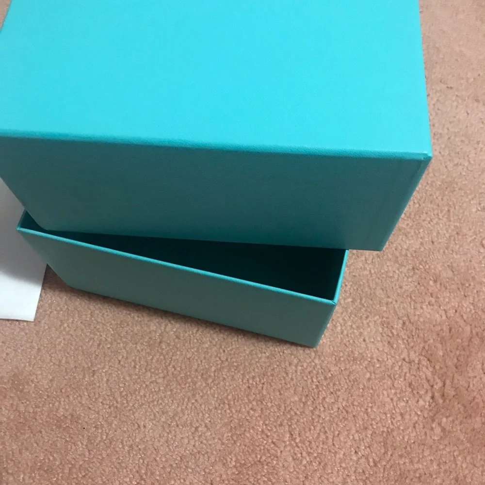 Tiffany box in very good condition plus a small bag of